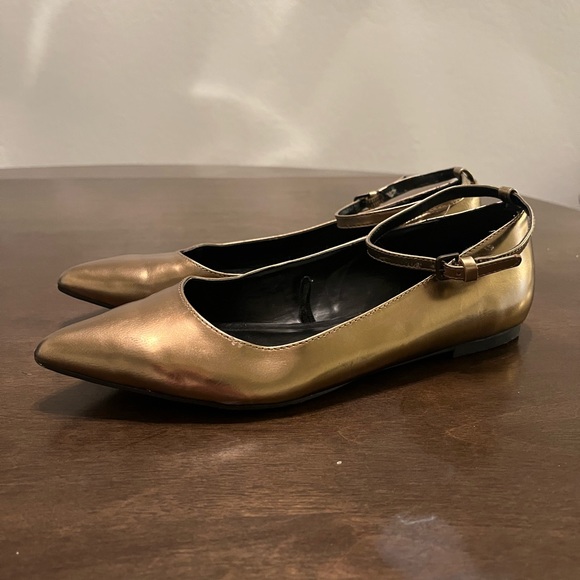 Gold ankle strap flats - Picture 2 of 7